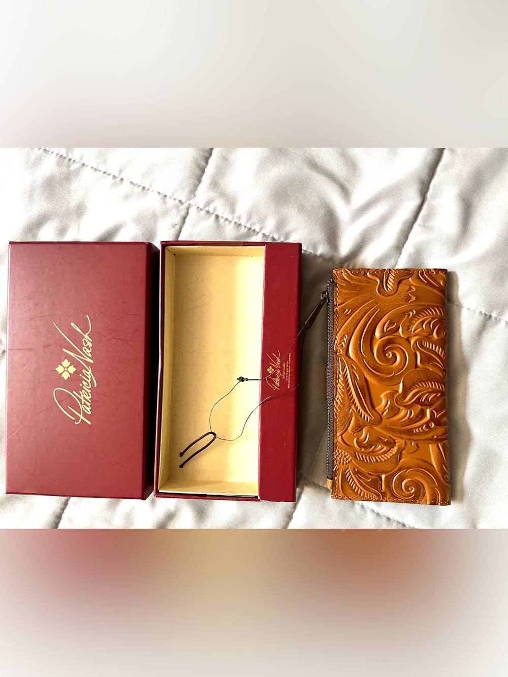 Patricia Nash NWT NAZARI Bifold Wallet in Cognac Color Full Grain Tooled Leather - Picture 5 of 12